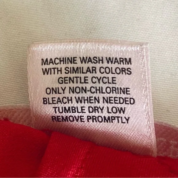 Vintage Victoria’s Secret red lace slip - Picture 9 of 9